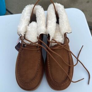 NWT mocassin boots